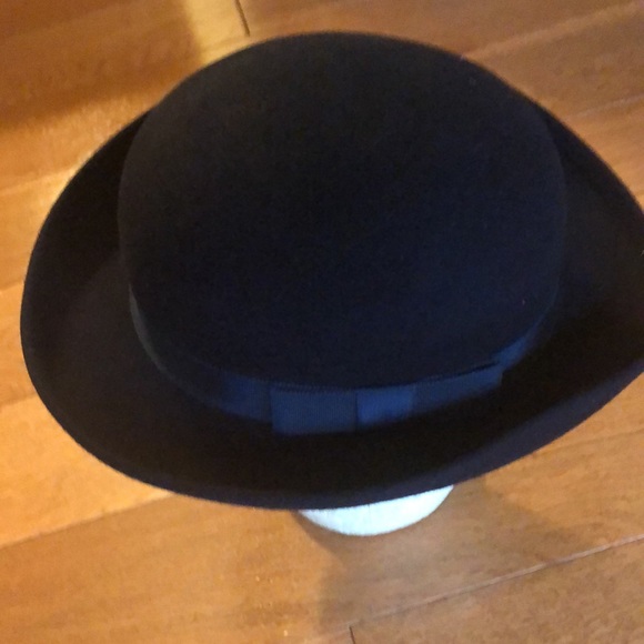 Vintage black felt hat with black ribbon on inner rim - Picture 2 of 3